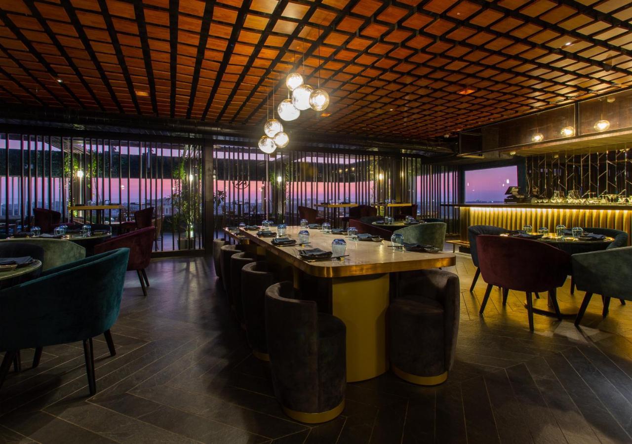 Novotel Chennai Chamiers Road Exterior photo The interior of the restaurant