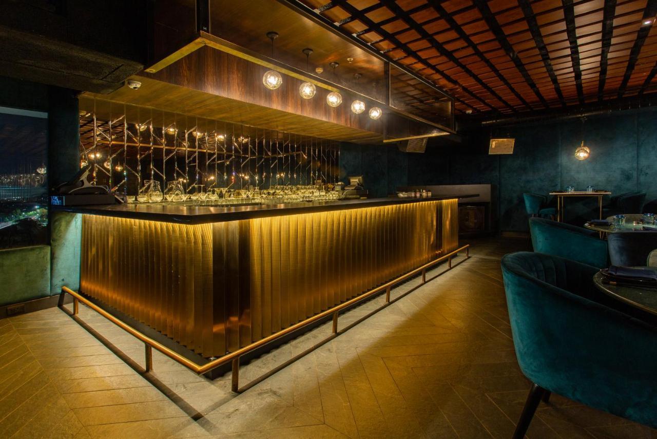 Novotel Chennai Chamiers Road Exterior photo The bar at the restaurant