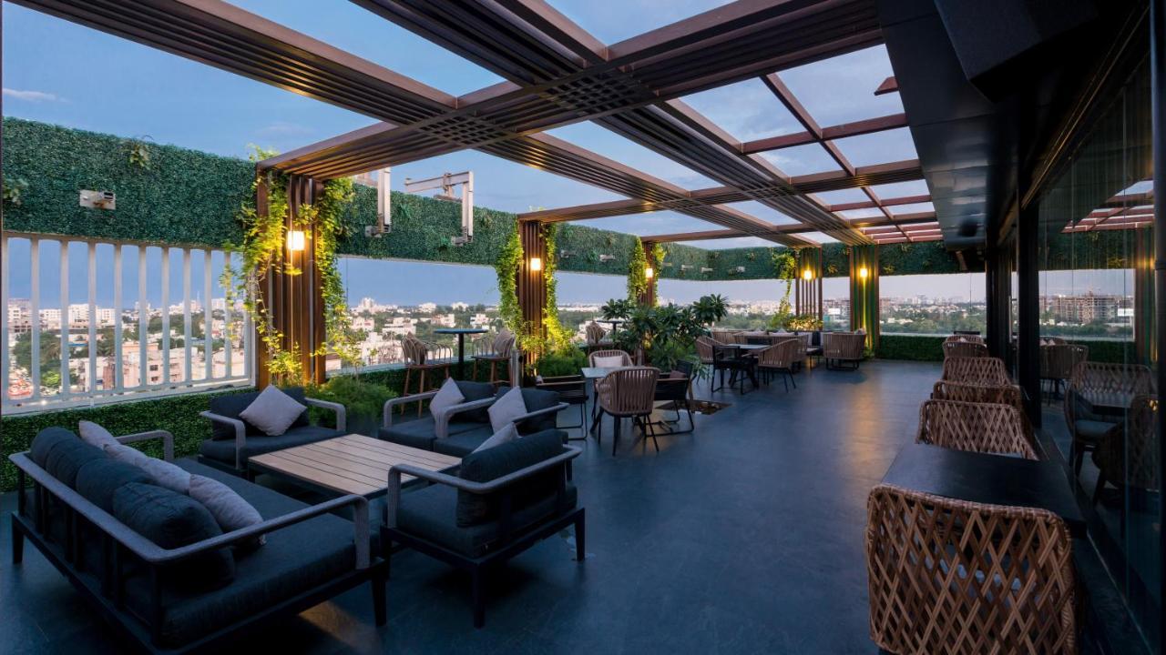 Novotel Chennai Chamiers Road Exterior photo The Sky Bar