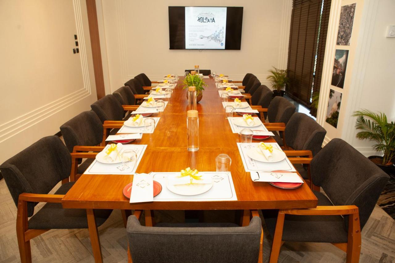 Novotel Chennai Chamiers Road Exterior photo The boardroom at the National Gallery Singapore
