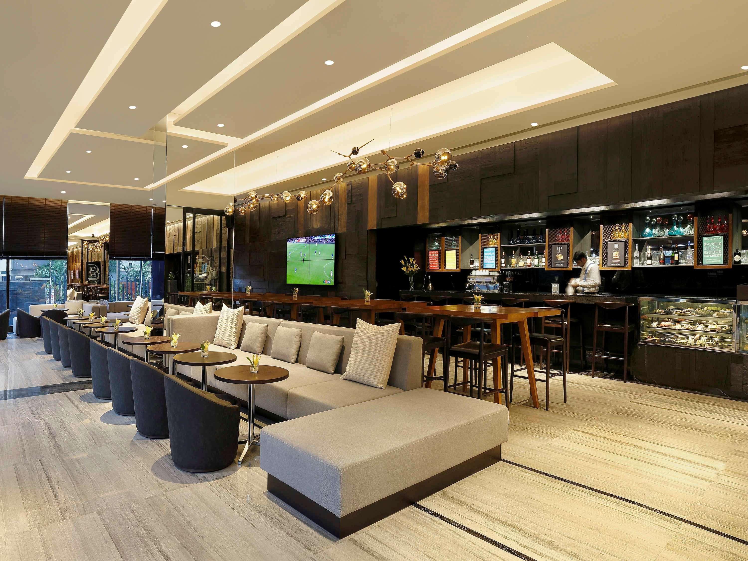 Novotel Chennai Chamiers Road Exterior photo The lounge at the airport