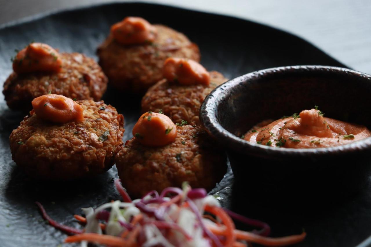 Novotel Chennai Chamiers Road Exterior photo Falafel